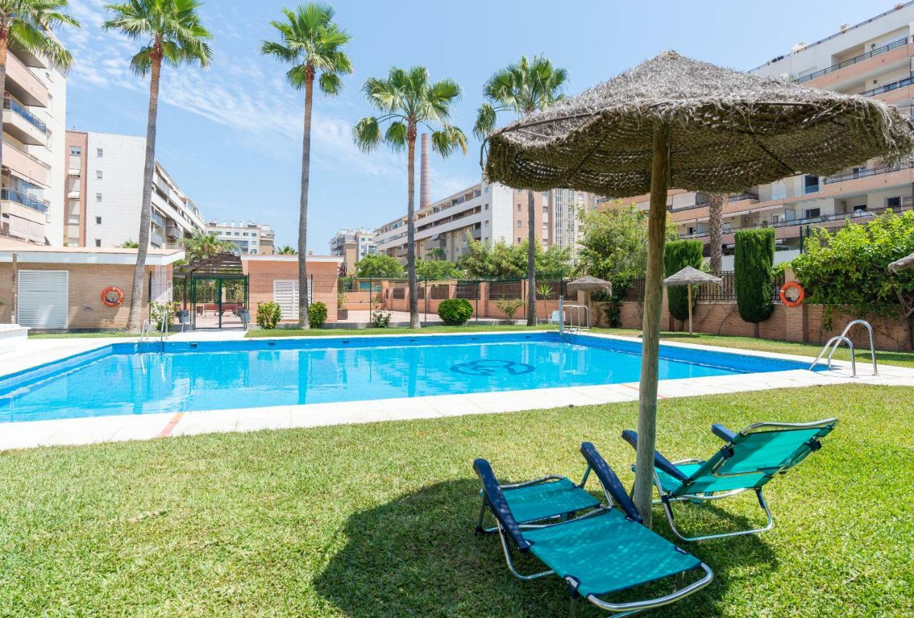 Charming Apartment On The Beach - Pool And Parking Málaga Dış mekan fotoğraf