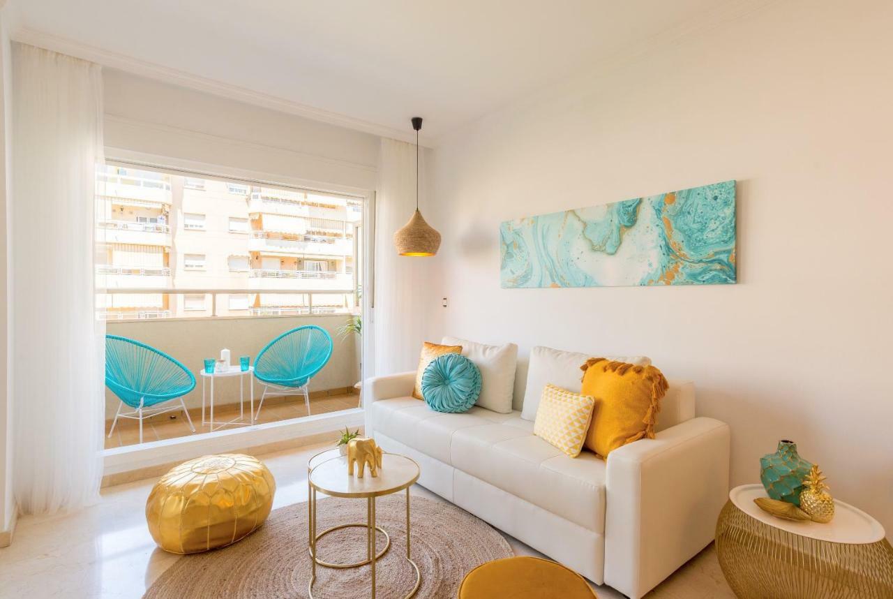 Charming Apartment On The Beach - Pool And Parking Málaga Dış mekan fotoğraf