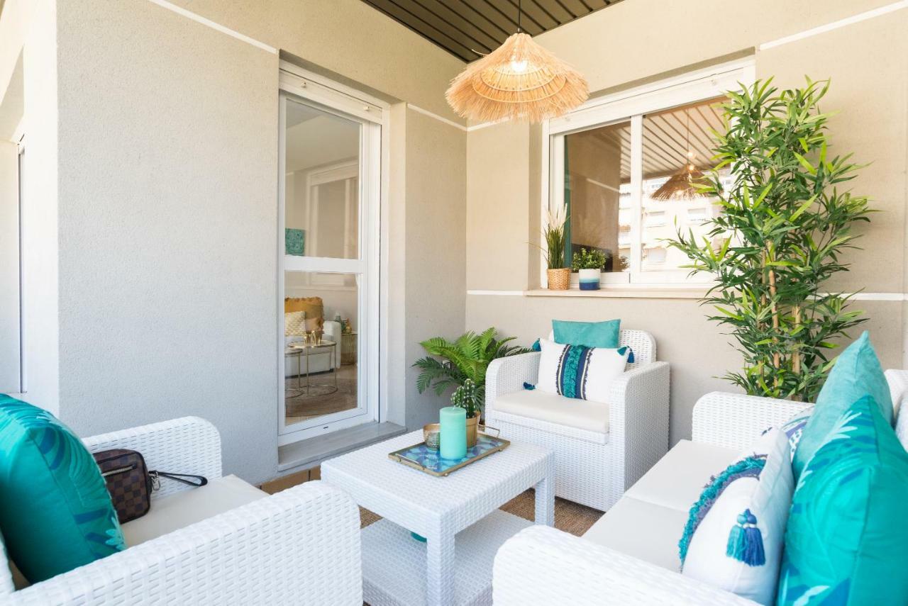 Charming Apartment On The Beach - Pool And Parking Málaga Dış mekan fotoğraf