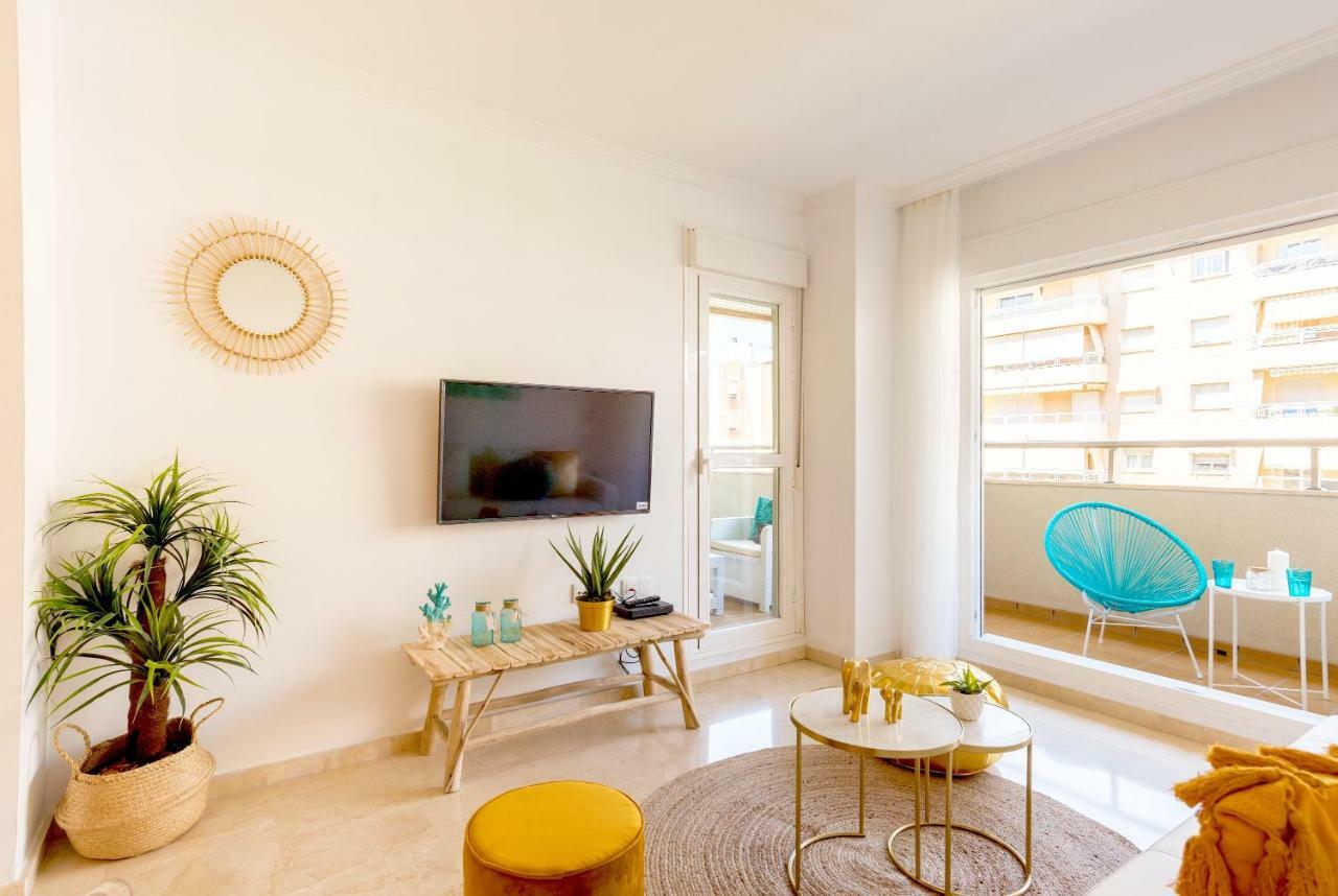 Charming Apartment On The Beach - Pool And Parking Málaga Dış mekan fotoğraf