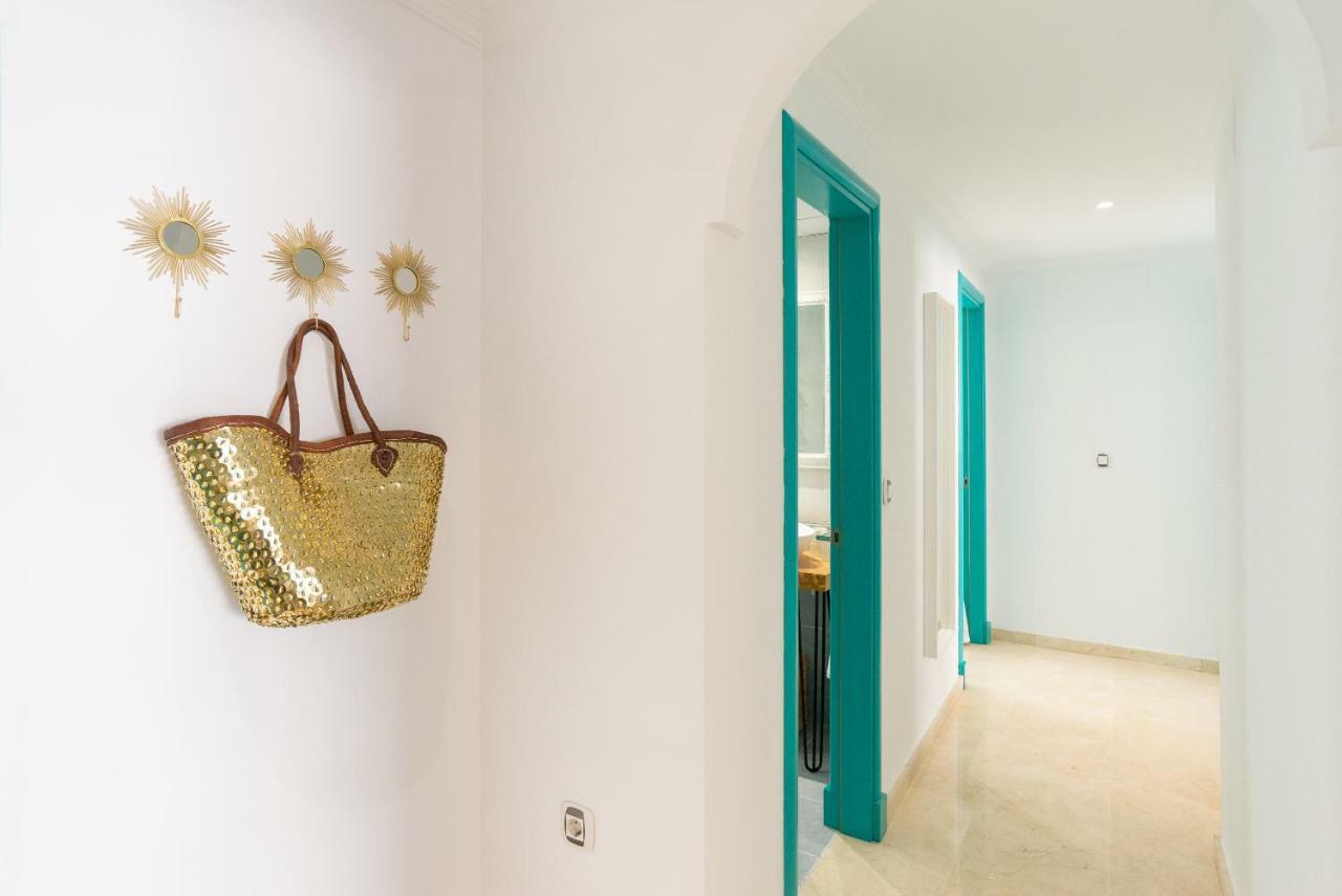 Charming Apartment On The Beach - Pool And Parking Málaga Dış mekan fotoğraf
