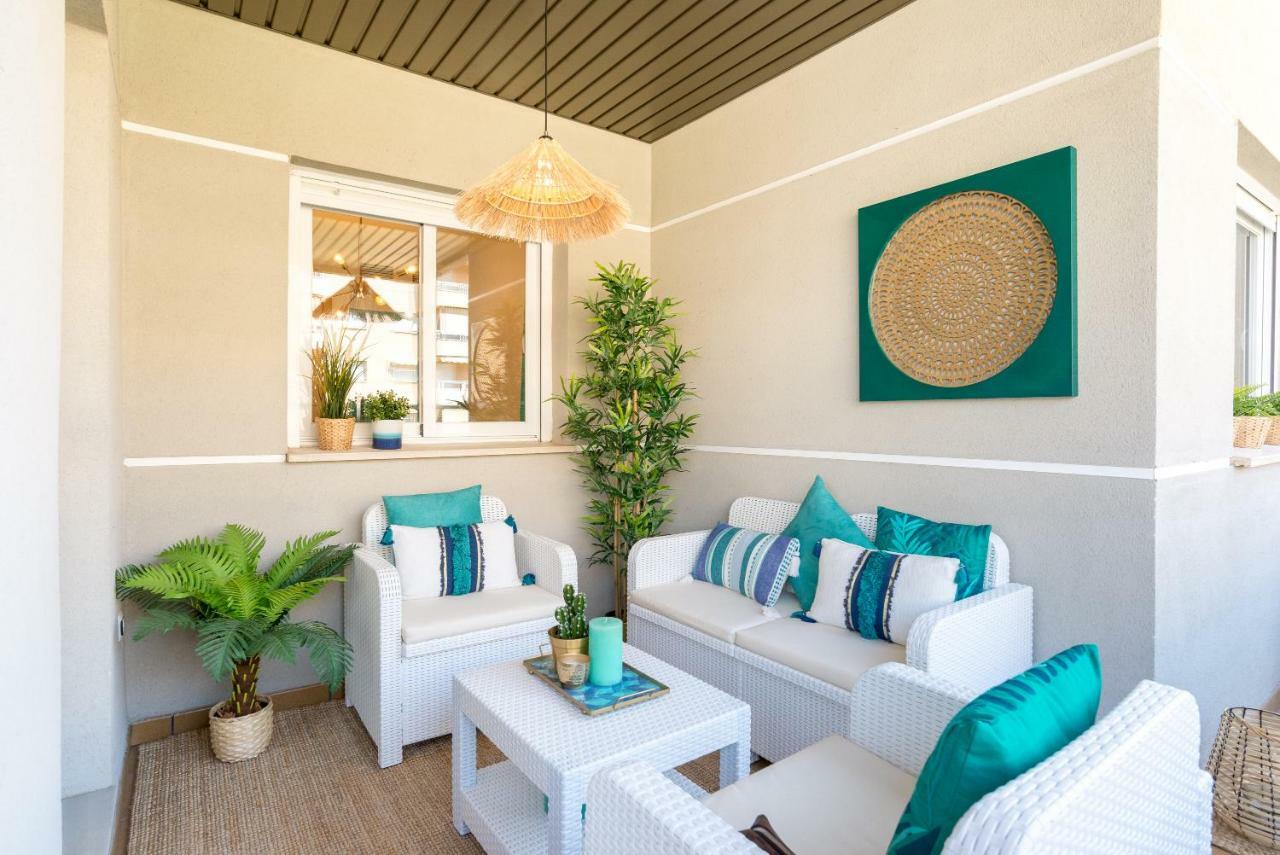 Charming Apartment On The Beach - Pool And Parking Málaga Dış mekan fotoğraf