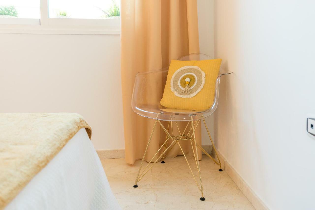 Charming Apartment On The Beach - Pool And Parking Málaga Dış mekan fotoğraf
