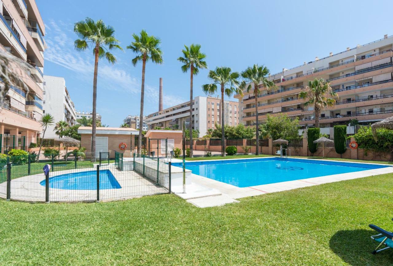 Charming Apartment On The Beach - Pool And Parking Málaga Dış mekan fotoğraf