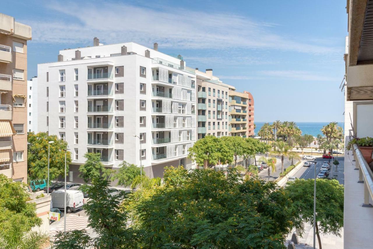 Charming Apartment On The Beach - Pool And Parking Málaga Dış mekan fotoğraf