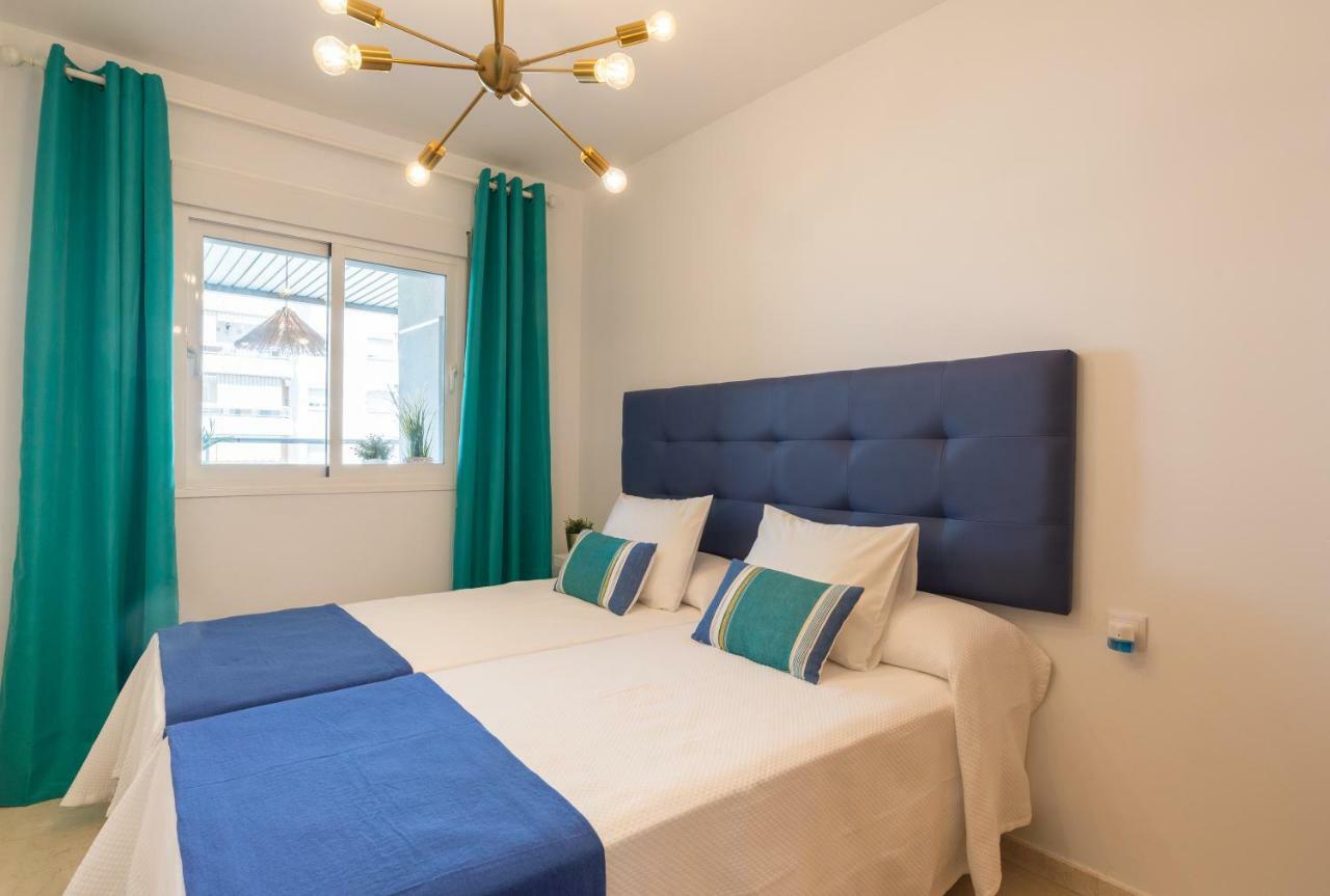 Charming Apartment On The Beach - Pool And Parking Málaga Dış mekan fotoğraf