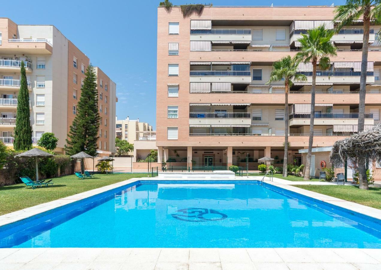 Charming Apartment On The Beach - Pool And Parking Málaga Dış mekan fotoğraf