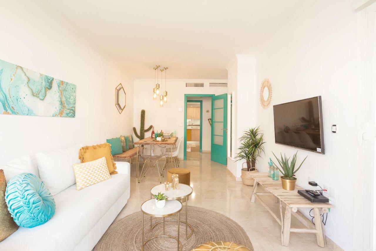Charming Apartment On The Beach - Pool And Parking Málaga Dış mekan fotoğraf
