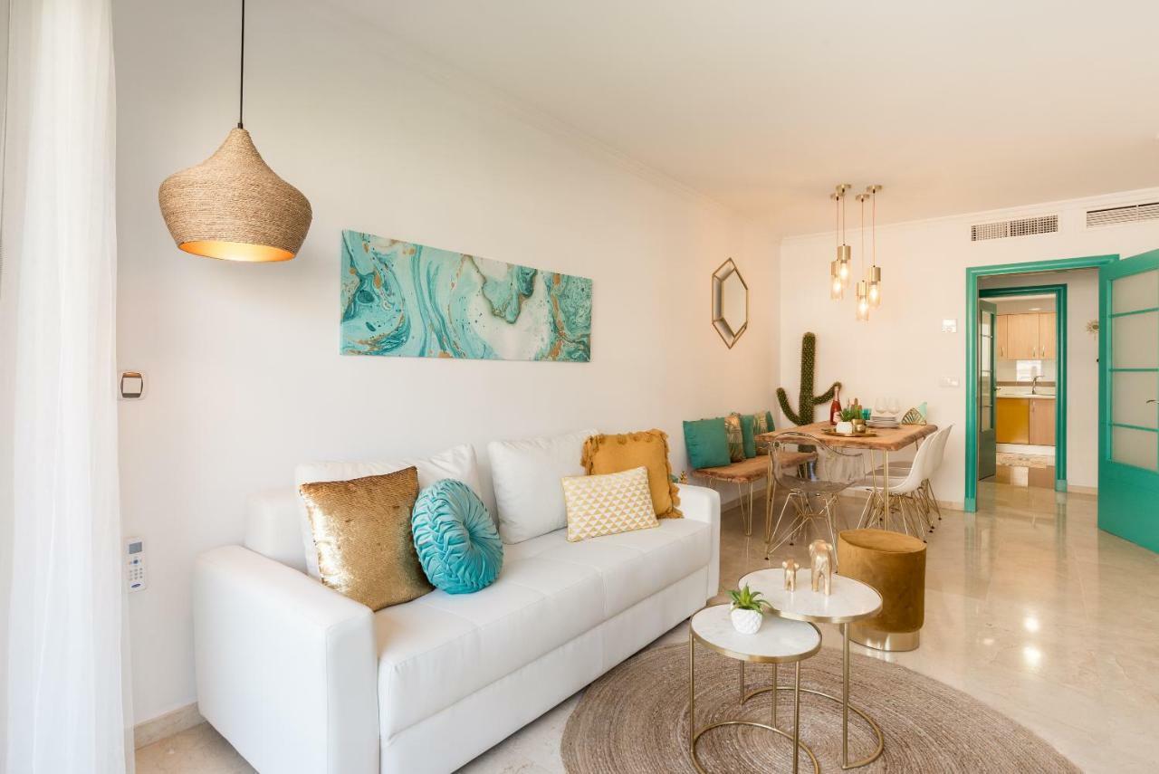 Charming Apartment On The Beach - Pool And Parking Málaga Dış mekan fotoğraf