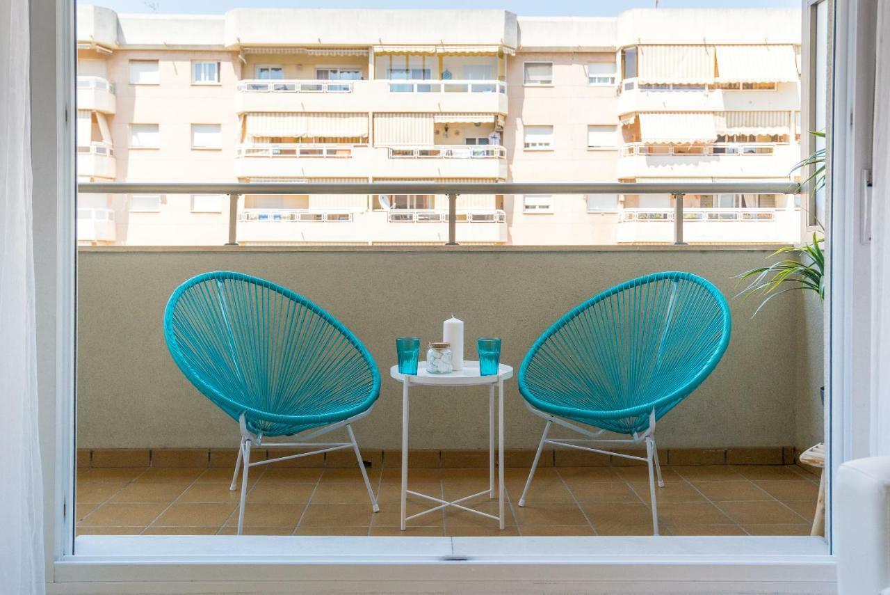 Charming Apartment On The Beach - Pool And Parking Málaga Dış mekan fotoğraf