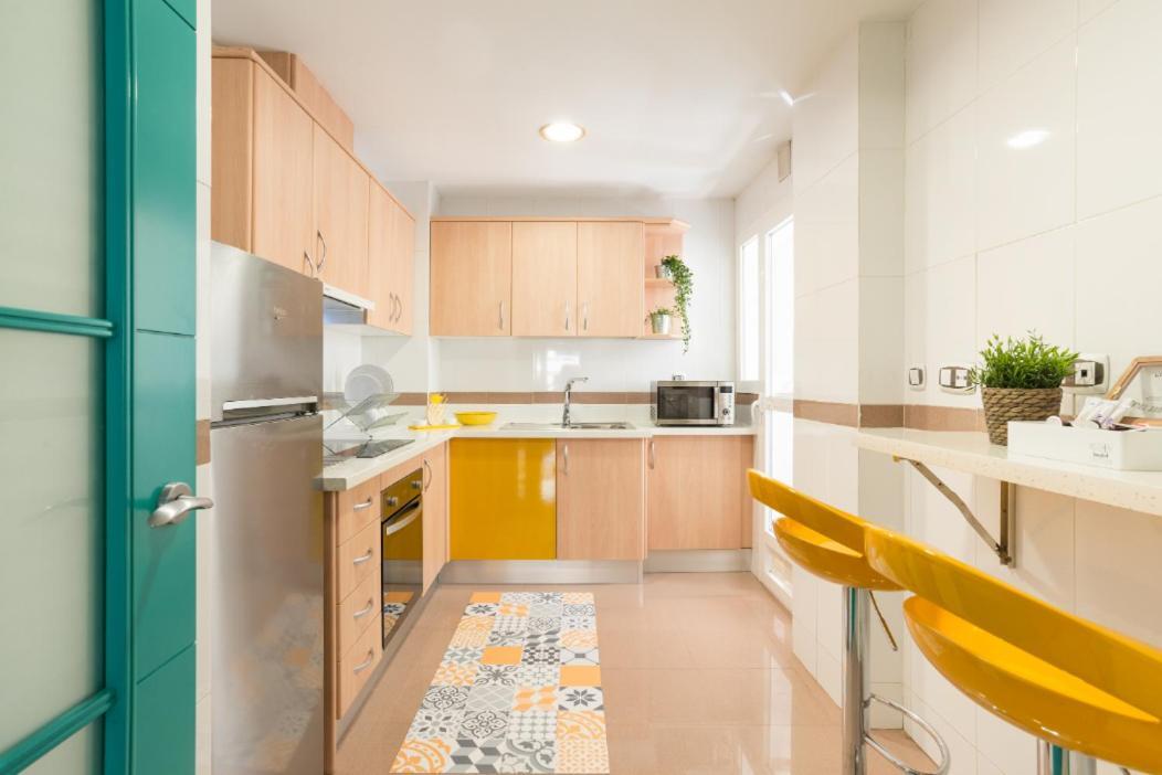 Charming Apartment On The Beach - Pool And Parking Málaga Dış mekan fotoğraf
